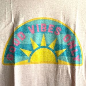Pink “good vibes only” tee size small